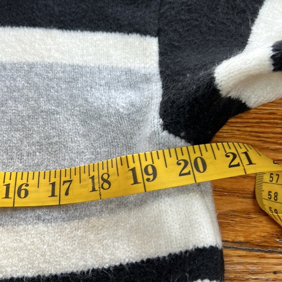 Talbots black/gray/winter white turtleneck sweater.  Size Large. Hi-lo hemline. - Picture 5 of 12